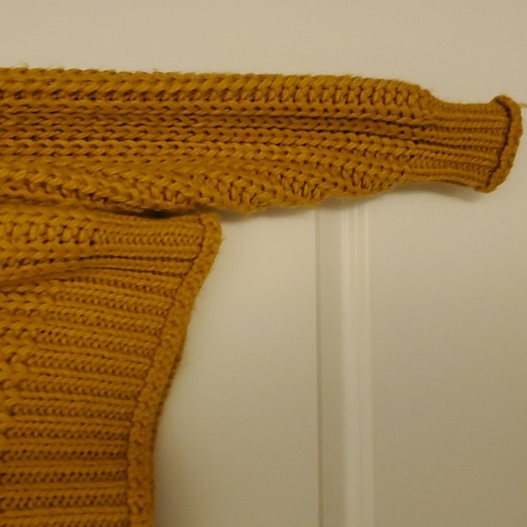 H&M sweater - Picture 3 of 5